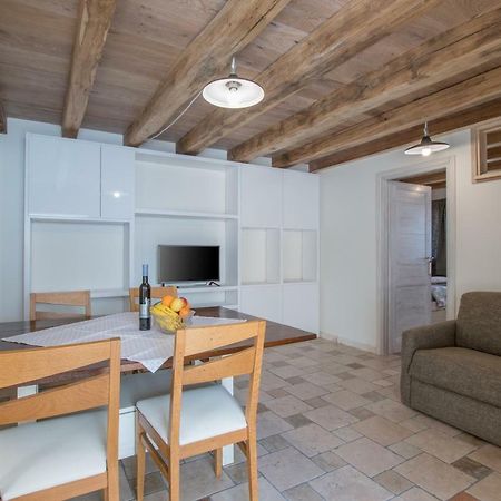 Lana House With Apartments Petrovija Экстерьер фото
