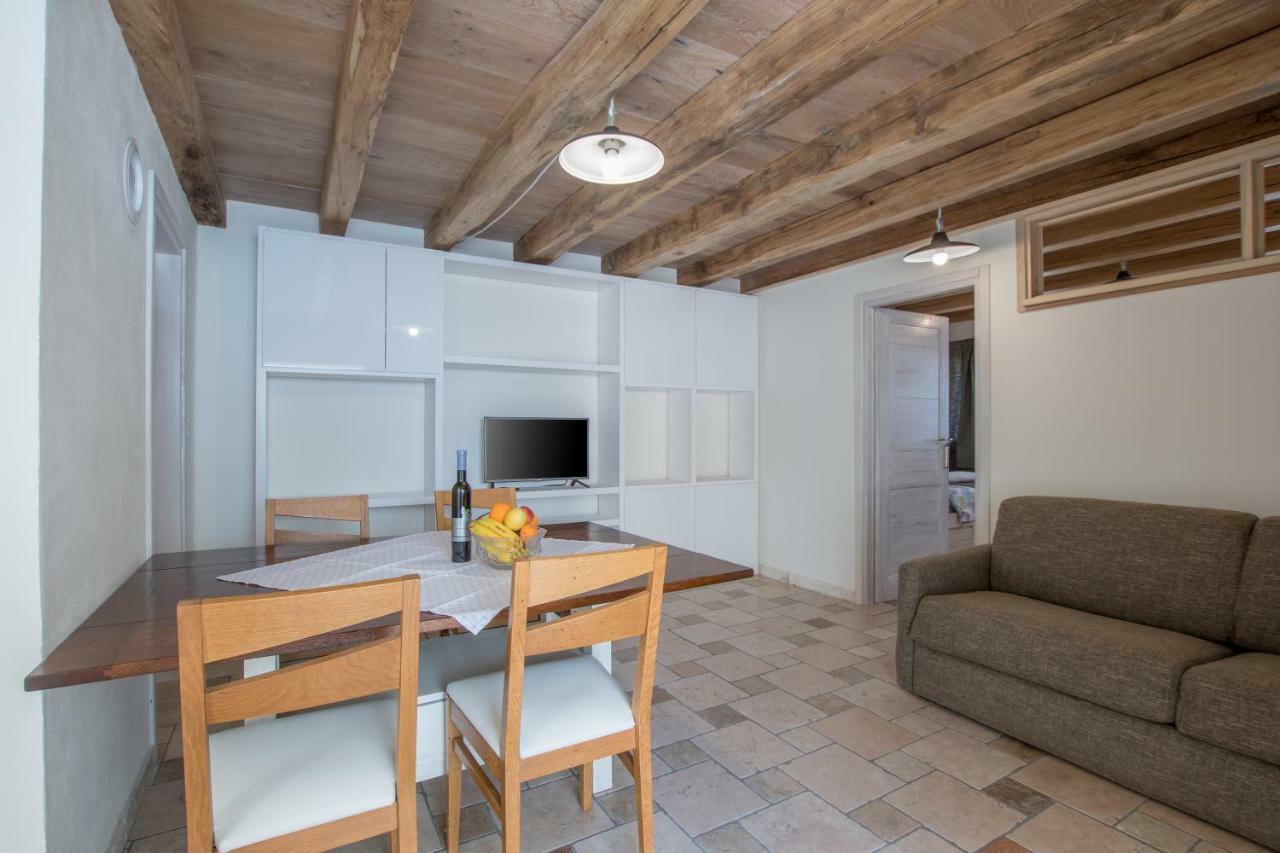 Lana House With Apartments Petrovija Экстерьер фото