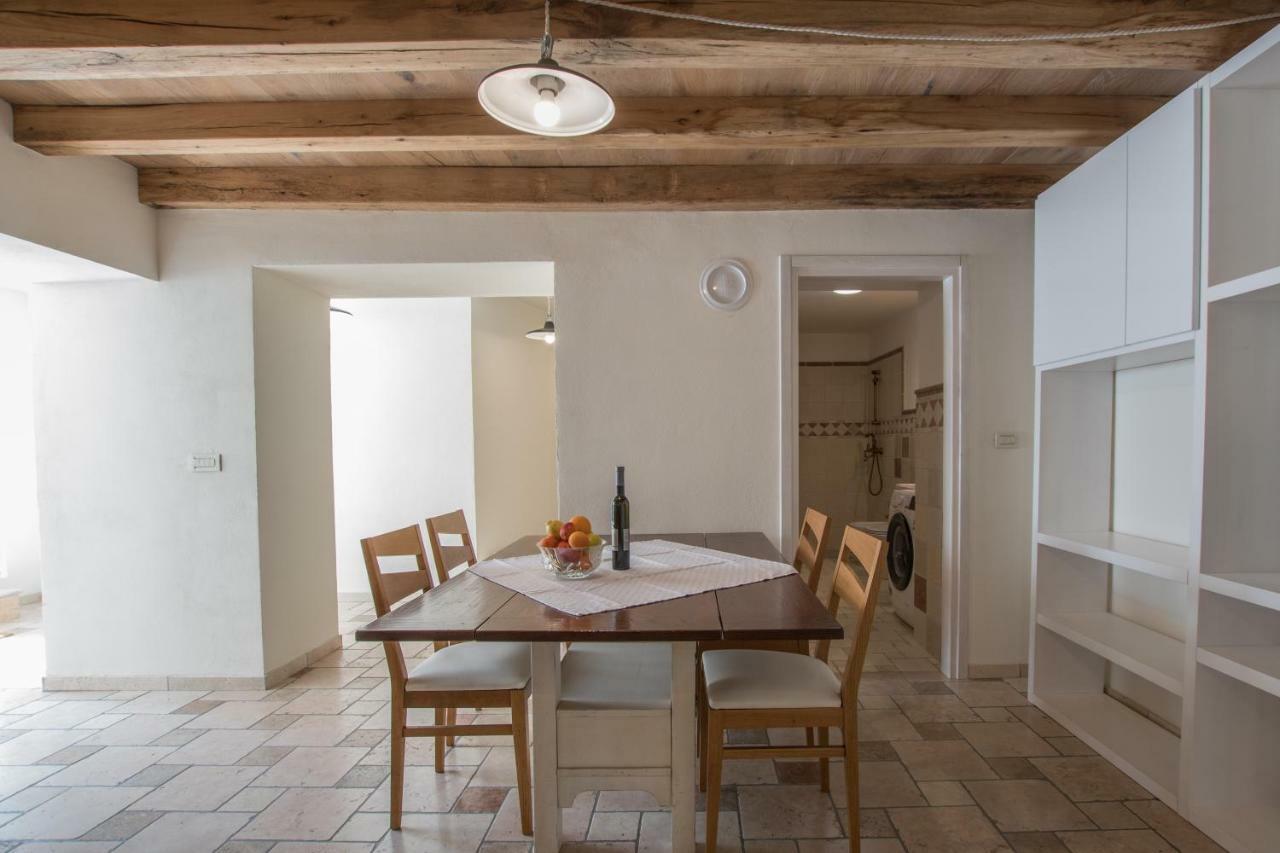 Lana House With Apartments Petrovija Экстерьер фото