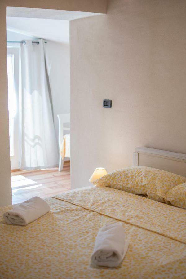 Lana House With Apartments Petrovija Экстерьер фото
