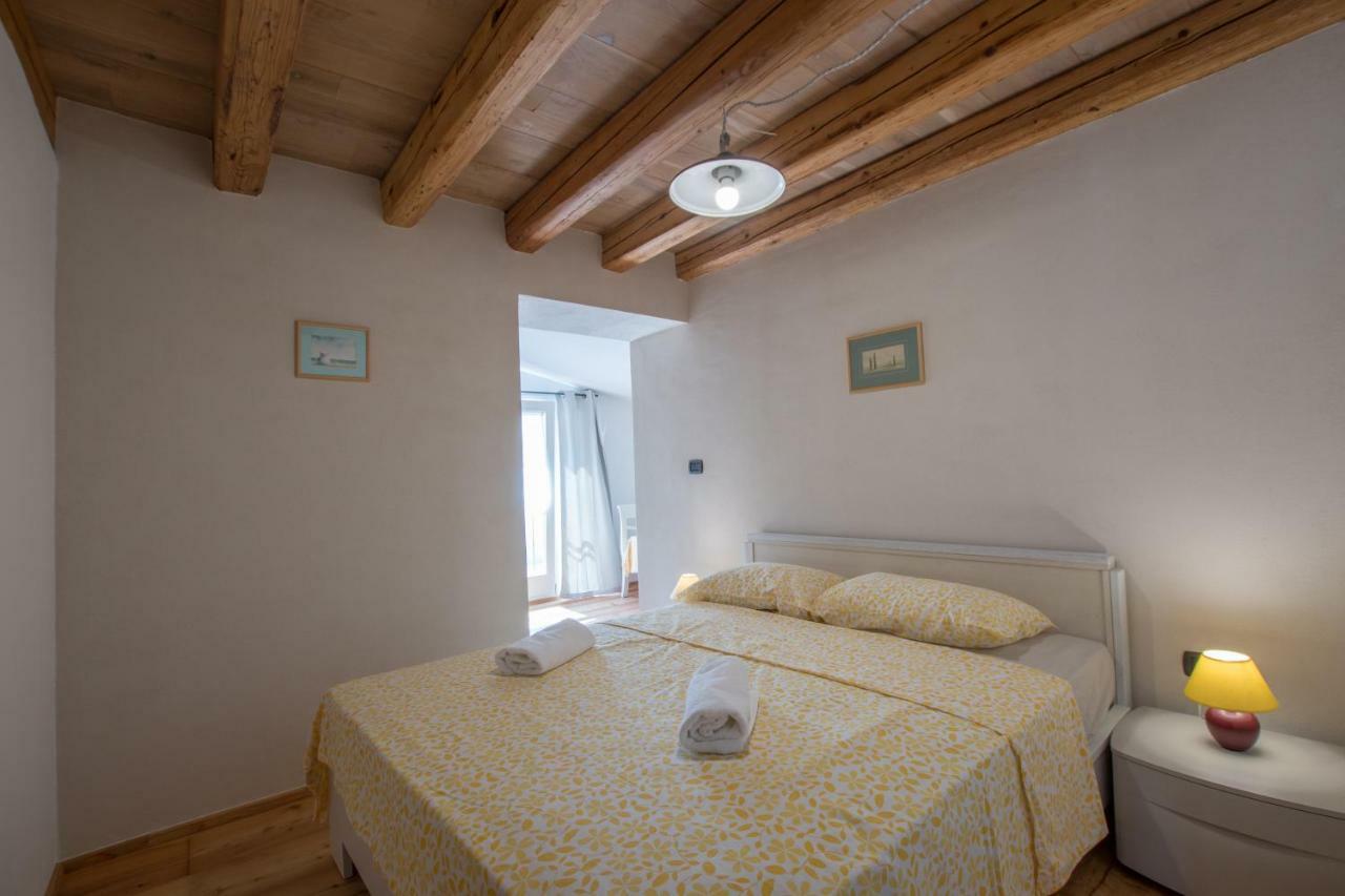 Lana House With Apartments Petrovija Экстерьер фото