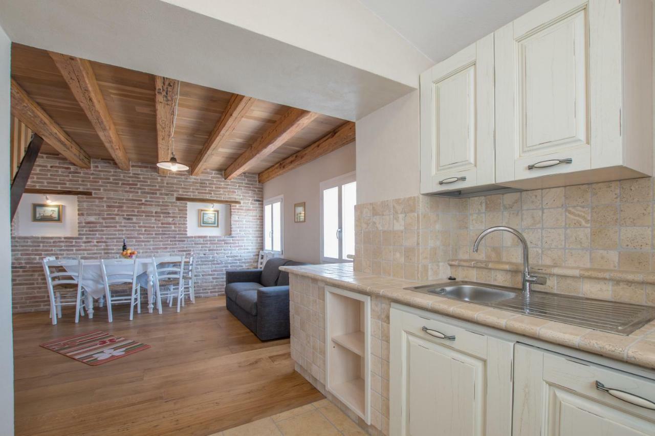 Lana House With Apartments Petrovija Экстерьер фото